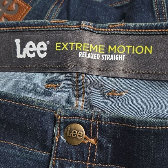 665 NWT Men's Extreme Motion Relaxed Straight Jean Size 46x32  Dark Convoy - Picture 6 of 8